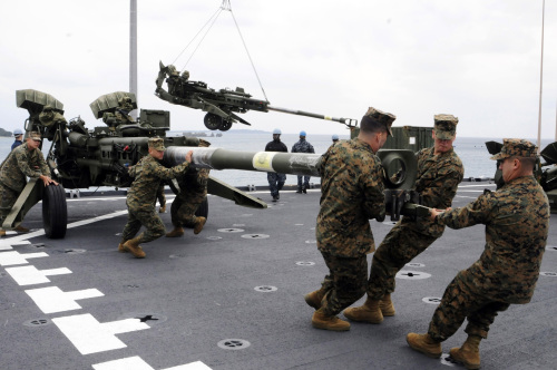 <YONHAP PHOTO-0825> FILE - In this Feb. 2, 2012 file photo released by U.S. Navy, U.S. Marines assigned to the 31st Marine Expeditionary Unit haul a 155 mm Howitzer onto the flight deck of the forward-deployed amphibious dock landing ship USS Germantown in Okinawa, Japan, when the ship pulled into Okinawa to embark the Marines in preparation of exercise Cobra Gold 2012. About 9,000 U.S. Marines stationed on the Japanese island of Okinawa will be moved to the U.S. territory of Guam and other locations in the Asia-Pacific, including Hawaii, under a U.S.-Japan agreement announced Thursday, April 26. (AP Photo/U.S. Navy, Mass Communication Specialist 1st Class Johnie Hickmon, File)/2012-04-27 14:05:15/ <저작권자 ⓒ 1980-2012 ㈜연합뉴스. 무단 전재 재배포 금지.>
U.S. Marines assigned to the 31st Marine Expeditionary Unit haul a 155 mm Howitzer onto the USS Germantown in Okinawa on Feb. 2.
AP-Yonhap News