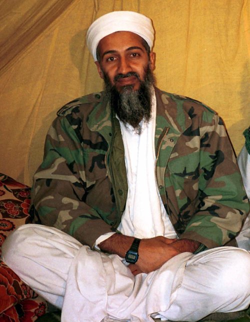 <YONHAP PHOTO-0374> This is an undated file photo shows al Qaida leader Osama bin Laden, in Afghanistan. A year after the Navy SEAL raid that killed Osama bin Laden, the al-Qaida that carried out the Sept. 11 attacks is essentially gone but its affiliates remain a threat to America, U.S. intelligence officials say. (AP Photo)/2012-04-28 10:11:58/ <저작권자 ⓒ 1980-2012 ㈜연합뉴스. 무단 전재 재배포 금지.>
Osama bin Laden  AP-Yonhap News