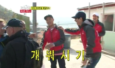 개리(가수)
‘런닝맨’에 출연 중인 가수 개리가 ‘개뭐시기’라는 별명을 얻었다.