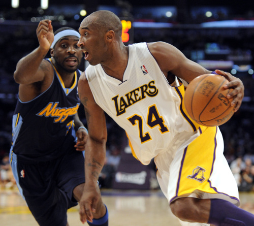 <YONHAP PHOTO-0153> Los Angeles Lakers shooting guard Kobe Bryant (24) drives past Denver Nuggets point guard Ty Lawson (3) during the second half of Game 1 of their Western Conference Playoffs at Staples Center in Los Angeles on April 29, 2012. Lakers won 103-88. UPI Photo/Lori Shepler/2012-04-30 07:55:43/ <저작권자 ⓒ 1980-2012 ㈜연합뉴스. 무단 전재 재배포 금지.>
Los Angeles Lakers guard Kobe Bryant drives on Denver Nuggets guard Ty Lawson.  UPI-Yonhap News
