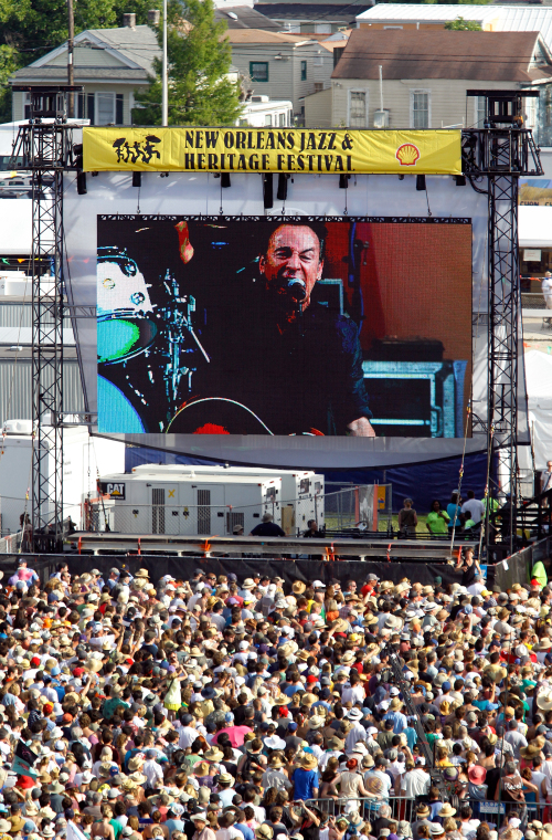 <YONHAP PHOTO-0192> Bruce Springsteen and the E Street Band play the Acura Stage at the 2012 New Orleans Jazz and Heritage Festival presented by Shell on Sunday, April 29, 2012. (AP Photo/The Times-Picayune, David Grunfeld) MAGS OUT; NO SALES; USA TODAY OUT/2012-04-30 08:53:52/ <저작권자 ⓒ 1980-2012 ㈜연합뉴스. 무단 전재 재배포 금지.>
Bruce Springsteen and the E Street Band play the Acura Stage at the 2012 New Orleans Jazz and Heritage Festival presented by Shell on Sunday.   AP-Yonhap News