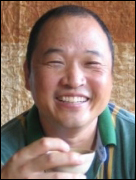 이인진(교수)
오는 2013년 경기도 이천 등지에서 열리는 제7회 ‘경기세계도자비엔날레’의 전시감독에 홍익대 도예과 이인진 교수<사진>가 선임됐다.