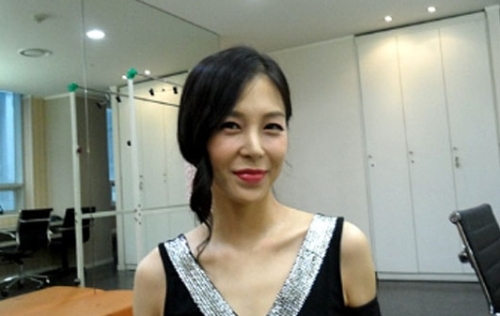 ‘간기남’의 한 관계자는 3일 “배우 윤재와 김형준 감독이 6개월간의 좋은 만남을 유지했다는 것은 사실과 조금 다르”다”며 “이제 막 시작하는 단계”라고 밝혔다.