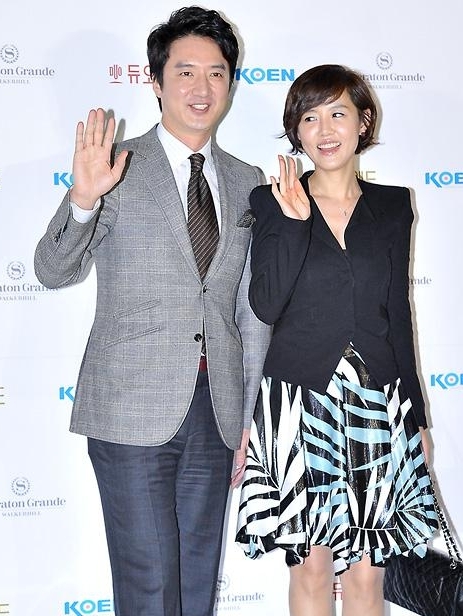 정준호(탤런트, 영화배우)/이하정(앵커, 전 아나운서)
배우 정준호와 이하정 아나운서 부부가 결혼한 지 약 1년 만에 임신했다.