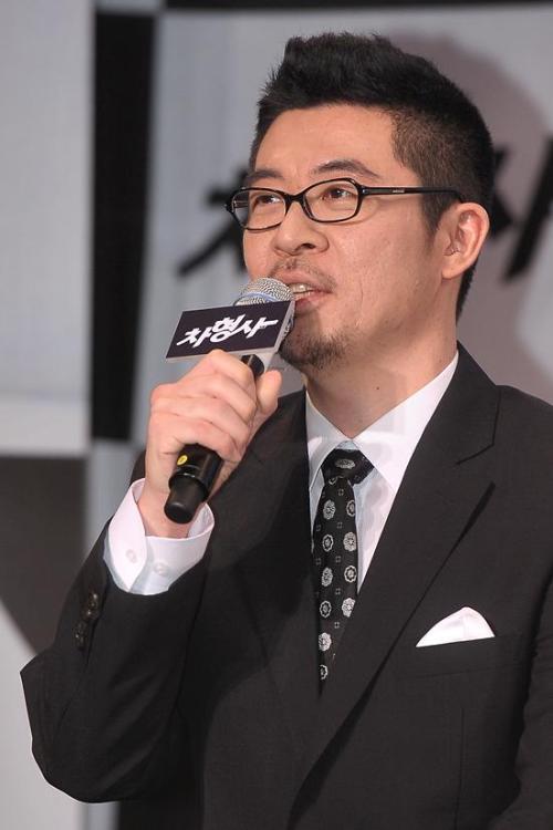 신태라(영화감독)
신태라 감독은 5월 3일 오후 4시 서울 청담 CGV에서 열린 영화 ‘차형사’(감독 신태라) 런웨이 쇼케이스에 참석해 “강지환과 작품을 함께 하면 제가 편하다”고 말문을 열었다.