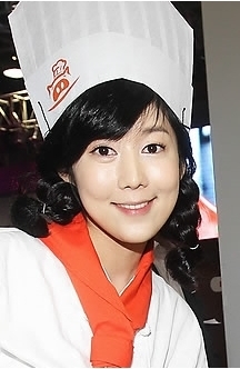 후지타 사유리 (藤田小百合 /방송연예인, 작가 /일본)
사유리는 지난 4일 올리브 채널 요리 서바이벌 오디션 프로그램 ‘마스터 셰프 코리아’에 출연했다. 하지만 방송이 나간 후 사유리는 ‘시종일관 불성실한 태도로 프로에 임했다’는 지적이 이어지며 논란의 중심에 섰다.
　