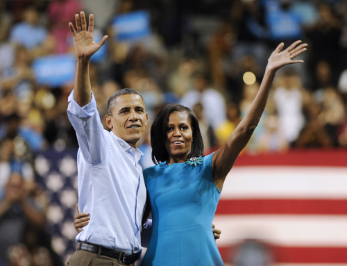 <YONHAP PHOTO-0305> (120505) -- WASHINGTON D.C., May 5, 2012 (Xinhua) -- U.S. President Barack Obama (L) and First Lady Michelle Obama attend a campaign event at Virginia Commonwealth University in Richmond, Virginia, the United States, May 5, 2012. Obama on Saturday held two campaign rallies in Columbus of Ohio and Richmond of Virginia, kicking off the first official campaign events for his reelection bid. (Xinhua/Zhang Jun)/2012-05-06 08:35:16/ <저작권자 ⓒ 1980-2012 ㈜연합뉴스. 무단 전재 재배포 금지.>
President Barack Obama and his wife, Michelle, wave to the crowd during a campaign rally at Virginia Commonwealth University in Richmond, Virginia on Saturday.  AP-Yonhap News