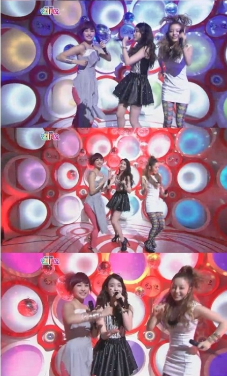 니콜(가수)/아이유(가수)/구하라(가수)
6일 방송된 SBS ‘인기가요’에서 니콜, 구하라와 함께 MC를 맡은 아이유가 깜짝 댄스로 시청자들의 눈길을 사로잡았다.