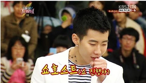 박재범(가수)
가수 박재범이 뉴질랜드 유도 국가대표 선수에게 때아닌 인지도 굴욕을 당해 화제다.
