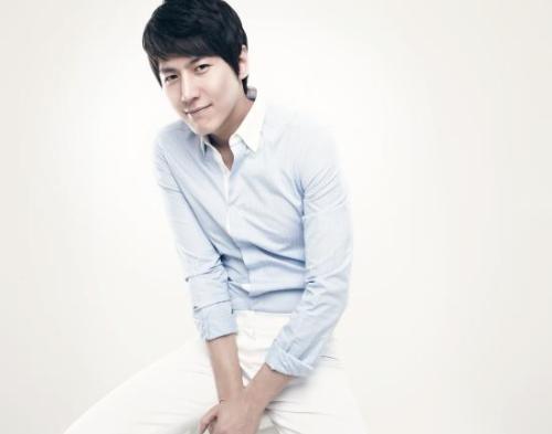 송재희(탤런트, 영화배우)
MBC ‘해를 품은 달’에서 허염 역으로 열연한 배우 송재희가 SBS 새 일일드라마 ‘그래도 당신’에 전격 출연한다.