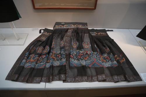 Men’s ceremonial skirt from Qing Dynasty, China　(Sookmyung Women’s University)