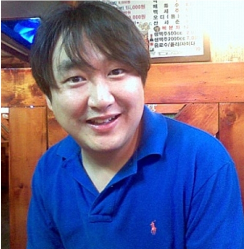 나도야(개그맨)
개그맨 나도야가 이혼소송 중인 것으로 알려져 충격을 주고 있다.