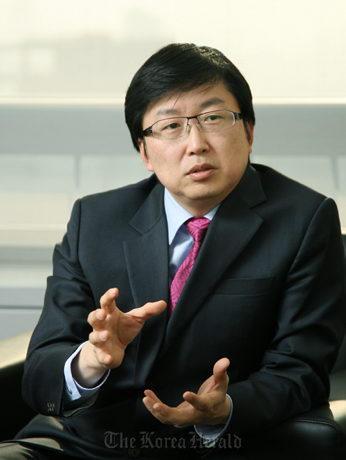 Hyoung Won-joon
● CEO of SAP Korea since 2008
● Served as president of i2 Technologies, Greater Asia Pacific in 2007-2008
● Worked as president of i2 Technologies Korea between 2003 and 2007
● Venture capitalist at Samsung Venture Investment
● Graduated with MBA degree from Carnegie Mellon University