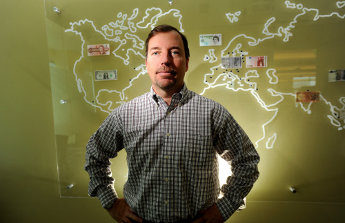 <YONHAP PHOTO-0615> In this Nov. 24, 2010 photo, then PayPal president Scott Thompson, who in January 2012 was named CEO of Yahoo Inc., poses for photos at PayPal's offices in San Jose, Calif. Yahoo shareholder and New York hedge fund manager Daniel Loeb questioned Thompson's qualifications and integrity after exposing a misrepresentation about the executive?s education. The fabrication confirmed by Yahoo Inc. on Thursday, May 3, 2012 gives Loeb more artillery as he tries to topple a board of directors favored by Thompson. (AP Photo/Noah Berger)/2012-05-04 12:33:03/ <저작권자 ⓒ 1980-2012 ㈜연합뉴스. 무단 전재 재배포 금지.>
Scott Thompson.   AP-Yonhap News