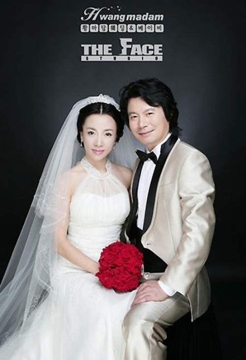 김혜영(탤런트)/김성태(영화배우)
귀순배우 김혜영의 이혼 사실이 뒤늦게 알려져 충격을 주고 있다.
　