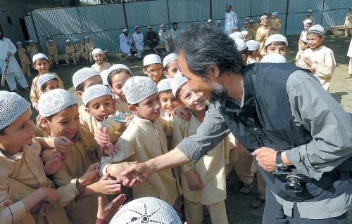 Park No-hae meets Pakistani boys on a trip to the north of the country in late 2011. (NANUMMUNHWA)