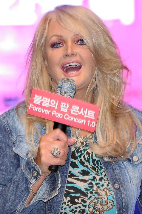 한국이 좋아하는 팝 명곡의 3인방 레오 세이어, 보니 타일러, 맨해턴스의 합동공연 소식에 티켓 오픈 전부터 국내 팬들의 관련 문의가 쇄도하고 있는 상황이다. 7080 세대의 아이돌격인 팝 거장들을 한 자리에서 만나 볼 수 있는 이례적인 공연이기 때문.