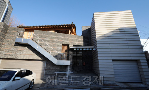 삼성 불법 로비자금과 연관된 서미갤러리 전경/ 안훈기자 rosedale@ 2007.11.27
삼성 불법 로비자금과 연관된 서미갤러리 전경/ 안훈기자 rosedale@ 2007.11.27