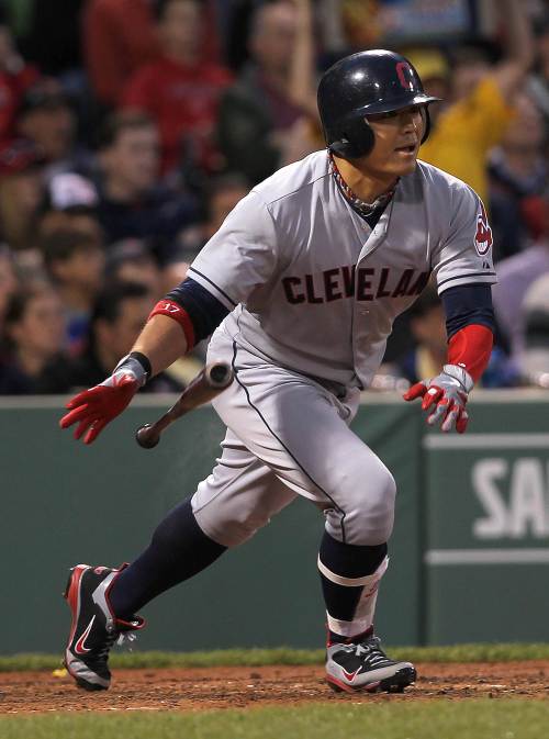 <YONHAP PHOTO-0328> BOSTON, MA - MAY 10: Shin-Soo Choo #17 of the Cleveland Indians connects to drive in a run in the third inning against the Boston Red Sox at Fenway Park May 10, 2012 in Boston, Massachusetts. Jim Rogash/Getty Images/AFP== FOR NEWSPAPERS, INTERNET, TELCOS & TELEVISION USE ONLY ==../2012-05-11 09:42:10/ <저작권자 ⓒ 1980-2012 ㈜연합뉴스. 무단 전재 재배포 금지.>
Choo Shin-soo of the Cleveland Indians connects to drive in a run in the third inning against the Boston Red Sox at Fenway Park in Boston, Massachusetts, Thursday.  AFP-Yonhap News