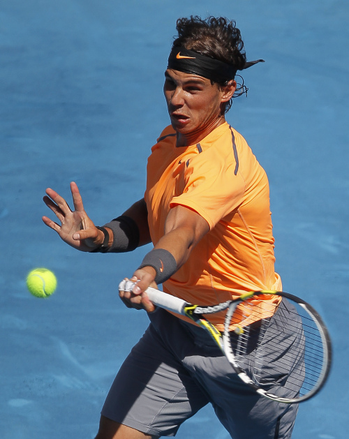 <YONHAP PHOTO-0117> Rafael Nadal from Spain returns the ball during a Madrid Open tennis tournament match against his compatriot Fernando Verdasco, in Madrid, Thursday, May 10, 2012. (AP Photo/Andres Kudacki)/2012-05-11 05:58:42/ <저작권자 ⓒ 1980-2012 ㈜연합뉴스. 무단 전재 재배포 금지.>
Rafael Nadal returns the ball against Fernando Verdasco in Madrid on Thursday.  AP-Yonhap News
