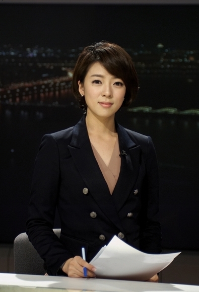 배현진(아나운서)
MBC 노조 파업에 참여했던 배현진 아나운서가 103일만에 ‘뉴스데스크’로 복귀했다.
