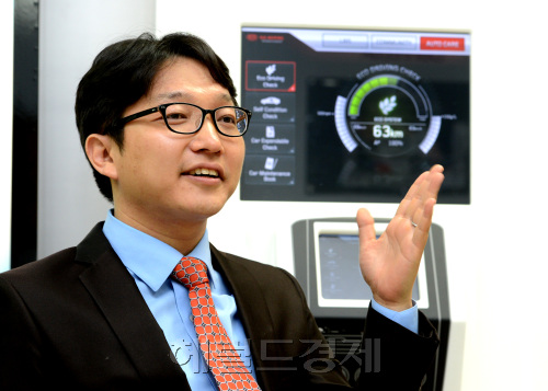 유비벨록스 CEO 인터뷰, 박현구 기자phko@heraldm.com 2012.05.08
유비벨록스 CEO 인터뷰, 박현구 기자phko@heraldm.com 2012.05.08
양병선 유비벨록스 사장은 최근 서울 구로 본사에서 헤럴드경제 ‘생생코스닥’과 가진 인터뷰에서 “올해 스마트카 관련 매출이 전체의 10%가 될 것으로 예상한다”고 말했다.  박현구 기자/phko@heraldm.com