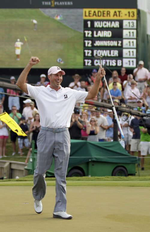 <YONHAP PHOTO-0430> Matt Kuchar raises his hands on the 18th green after winning the Players Championship golf tournament at TPC Sawgrass, Sunday, May 13, 2012, in Ponte Vedra Beach, Fla. (AP Photo/Chris O'Meara)/2012-05-14 08:13:28/ <저작권자 ⓒ 1980-2012 ㈜연합뉴스. 무단 전재 재배포 금지.>
Matt Kuchar celebrates his win on the 18th green.  AP-Yonhap News
Matt Kuchar celebrates his win on the 18th green.  AP-Yonhap News