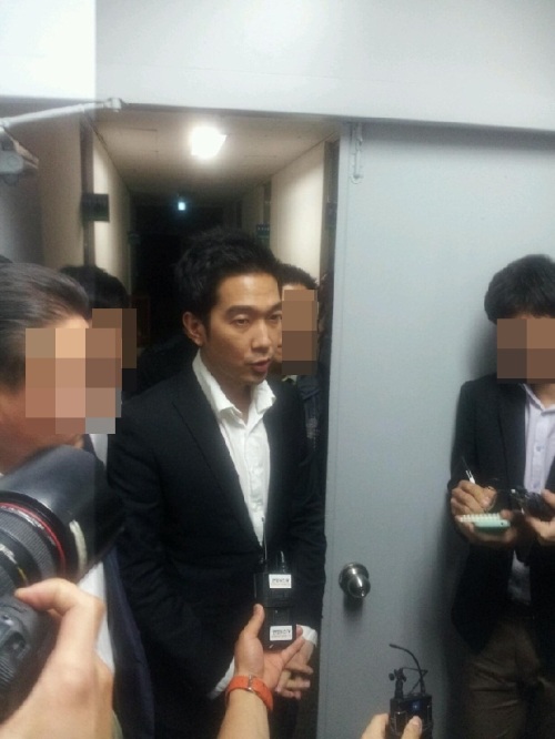 고영욱(가수, 탤런트)
가수 겸 방송인 고영욱에게 이례적인 ‘MBC 출연금지’ 결정이 내려졌다.