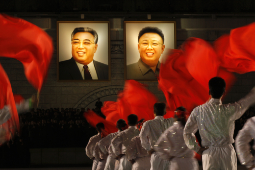 <YONHAP PHOTO-0041> In this April 16, 2012 photo, North Korean dancers perform in front of pictures of late leaders Kim Il Sung, left, and Kim Jong Il, right, at Pyongyang's Kim Il Sung Square to celebrate 100 years since the birth of the North Korean founder Kim Il Sung. In North Korea, spectacles such as these exist at the intersection of dogma, tedium and entertainment. (AP Photo/Vincent Yu)/2012-05-16 00:58:22/ <저작권자 ⓒ 1980-2012 ㈜연합뉴스. 무단 전재 재배포 금지.>
North Korean dancers perform in front of pictures of late leaders Kim Il-sung (left) and Kim Jong-il at Pyongyang’s Kim Il-sung Square to celebrate 100 years since the birth of Kim Il-sung on April 16.  AP-Yonhap News
