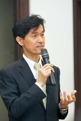 모철민(예술인, 교수)
SAC president Mo Cheol-min speaks at a press conference in Seoul, Tuesday. (SAC)