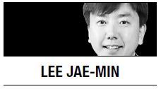 It was exactly four years ago when candlelight vigils almost engulfed Korean society because of the concern over the bovine spongiform encephalopathy, widely known as a mad cow disease. The recent occurrence of the BSE in California in late April caused a deja vu feeling, but has not led to the repetition of similar protests.