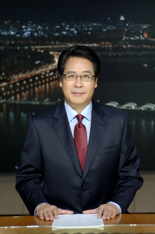 MBC에 따르면 권재홍 앵커는 노조와의 충돌로 인해 정신적 충격을 받아 두통과 탈진증세 진단을 받고 치료중이다. 입원기간은 상태 경과를 본 뒤 결정할 예정이다.