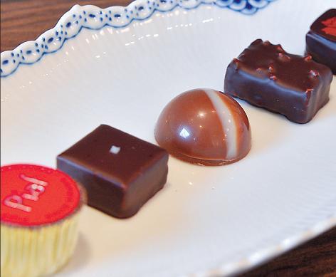 Piaf’s Double Vanille from left to right), Praline et Fleur de Sel, Caramel et Passion, Rocher Praline, Oeillet chocolates (Lee Sang-sub/The Korea Herald)