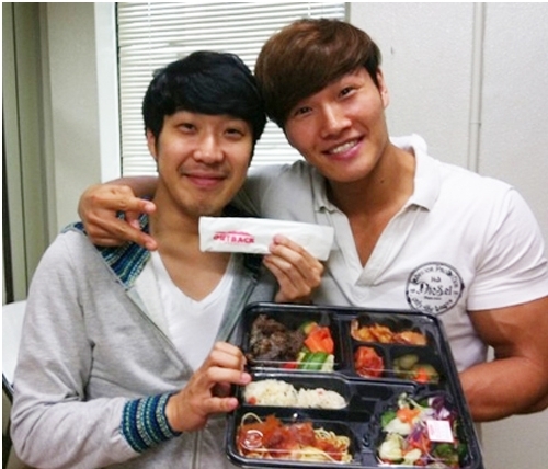 하하(가수, mc)/김종국(가수)
가수 하하가 김종국 팬들에게 받은 도시락 인증샷을 통해 고마움을 표시했다.