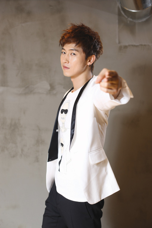 장우혁(가수)
가수 장우혁이 지난 9일 대만을 시작으로 해외 오디션을 진행하고 있다고 소속사측이 밝혔다.