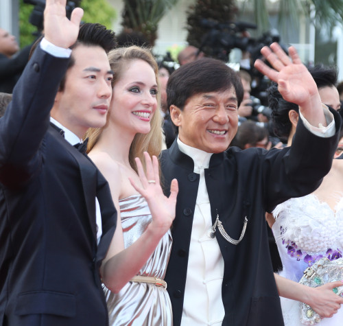 <YONHAP PHOTO-0205> Jackie Chan (R) and guests arrive on the red carpet before the screening of the film "De Rouille et D'os (Rust & Bone)" during the 65th annual Cannes International Film Festival in Cannes, France on May 17, 2012. UPI/David Silpa/2012-05-18 05:49:21/ <저작권자 ⓒ 1980-2012 ㈜연합뉴스. 무단 전재 재배포 금지.>
Jackie Chan during the 65th annual Cannes International Film Festival in France.  UPI-Yonhap News