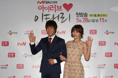 김기범(탤런트, 가수)/박예진(탤런트, 영화배우)
또 하나의 로맨틱 코미디 드라마가 등장했다. 단순한 ‘로코’를 넘어서 ‘타임슬립’ 설정이 가미된 ‘판타지 로맨틱 코미디’다.