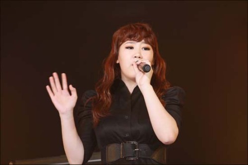 박지민(가수)
K팝스타의 우승자 박지민이 JYP와 전속 계약을 체결했다.