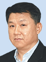 장석춘(노동조합단체인)
청와대는 21일 고용노동특보에 장석춘 전 한국노총 위원장을 내정하고, 22일 위촉장을 수여한다.