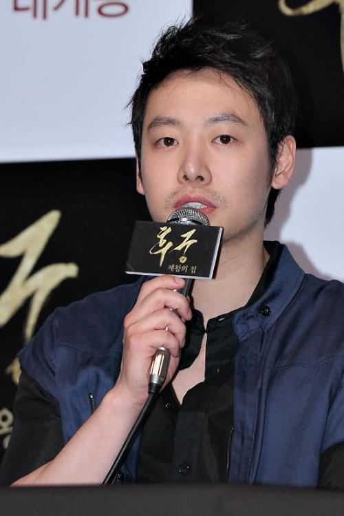 김동욱(탤런트, 영화배우)
김동욱은 5월 21일 오후 2시 서울 롯데시네마 건대입구점에서 열린 영화 ‘후궁:제왕의 첩’(감독 김대승)언론시사회에 참석해 취재진과 만남을 가졌다.