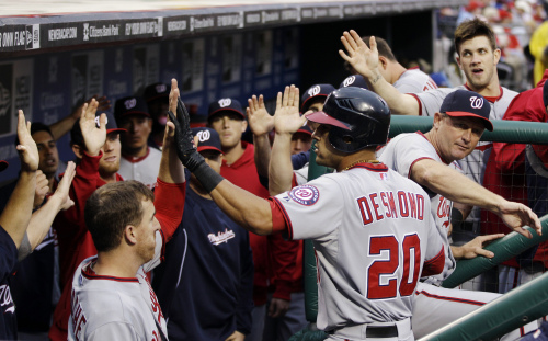 <YONHAP PHOTO-0415> Washington Nationals' Ian Desmond celebrates with teammates after hitting a home run in the second inning of a baseball game against the Philadelphia Phillies, Monday, May 21, 2012, in Philadelphia. (AP Photo/Matt Slocum)/2012-05-22 10:09:05/ <저작권자 ⓒ 1980-2012 ㈜연합뉴스. 무단 전재 재배포 금지.>
Washington Nationals shortstop Ian Desmond celebrates with teammates after hitting a home run in the second inning on Monday.  AP-Yonhap News