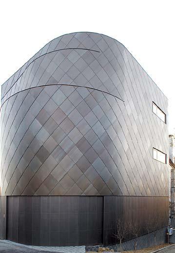 Exterior of “Godzilla”
In 2006 we designed our first project in Seoul; a house we called Godzilla, for its sleepy-dragon appearance, but also for the hard time our first Korean construction experience gave us.