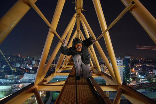 Drawing his pseudonym from a Korean mask, “Yangban Tal” explores and documents decay and growth across Seoul.  Yonhap News