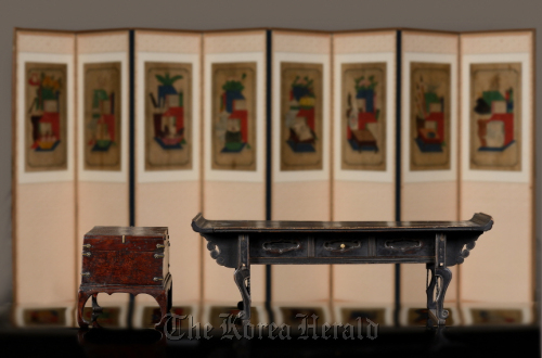 The inside view of a “sarangbang,” a reception room of a Joseon aristocratic house. The National Folk Museum of Korea
