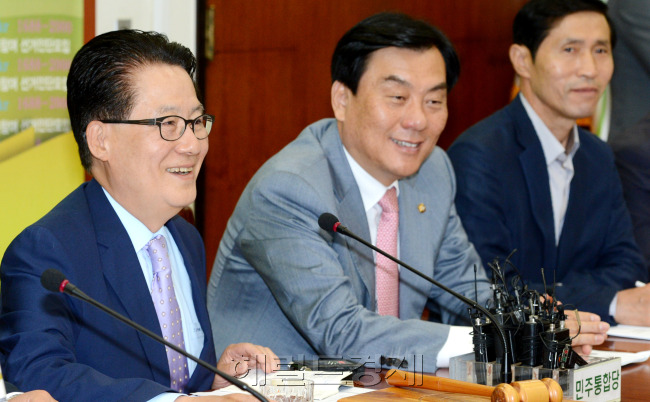 민주통합당 박지원 비대위원장이 25일 국회에서 확대간부회의를 주재하고 있다. 박현구 기자phko@heraldm.com 2012.05.25
민주통합당 박지원 비대위원장이 25일 국회에서 확대간부회의를 주재하고 있다. 박현구 기자phko@heraldm.com 2012.05.25
