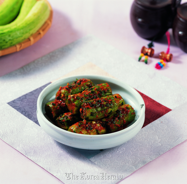 Oi-sobagi.    Institute of Traditional Korean Food