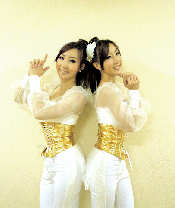 쌍둥이 요정 윙크, ABBA 완벽 재현 ‘7080 관객 열광’