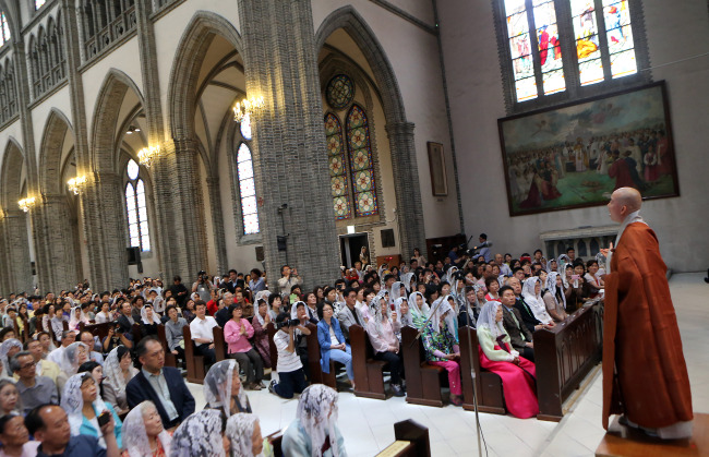 Ven. Jeongyul goes to church for Buddha's Birthday
