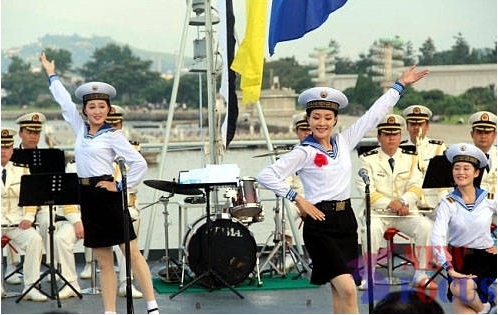 북한 위문공연단 미모 ‘극과 극’…특권층을 위한 특별공연단 운영