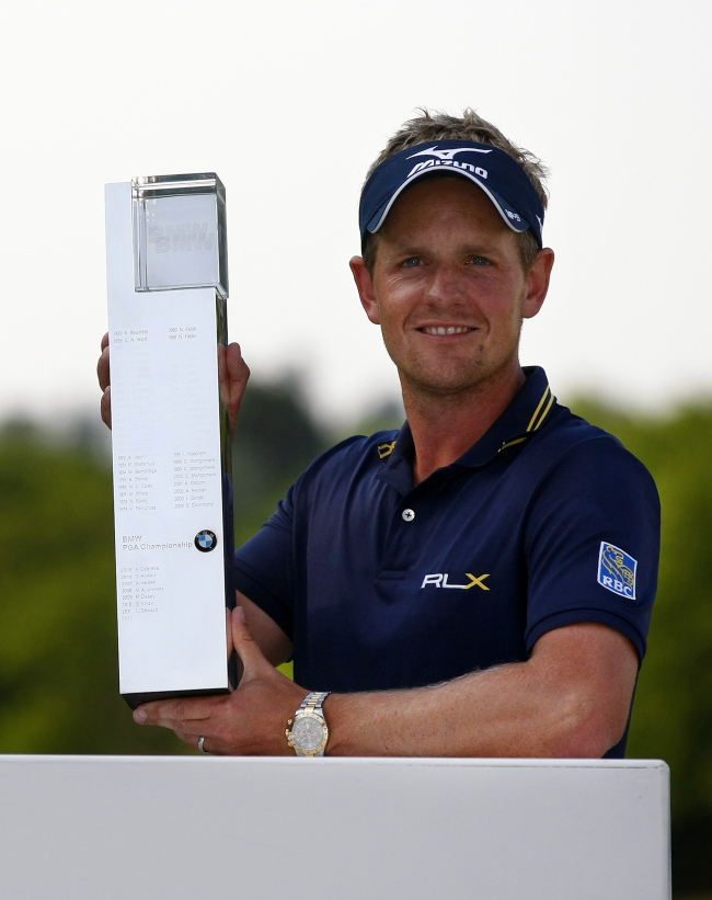 루크 도날드 (Luke Donald /골퍼/영국)
<YONHAP PHOTO-0143> England's Luke Donald poses with the trophy after winning the PGA Championship at the Wentworth golf club, Virginia Water, England, Sunday May 27, 2012. (AP Photo/Tim Hales)/2012-05-28 05:14:18/ <저작권자 ⓒ 1980-2012 ㈜연합뉴스. 무단 전재 재배포 금지.>
England’s Luke Donald poses with the winner’s trophy.  AP-Yonhap News